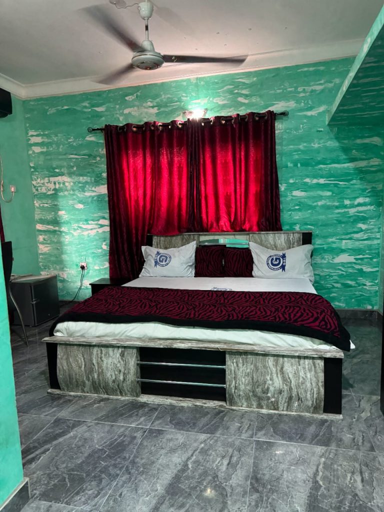 Deluxe (N16,000)